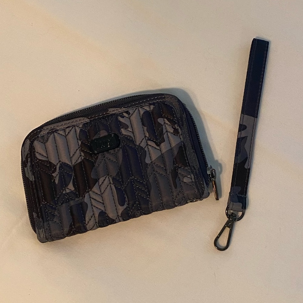 NWOT Lug Camo navy rodeo